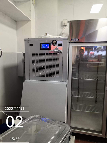 150公斤雪花制冰机分体式交付湖州某餐饮店