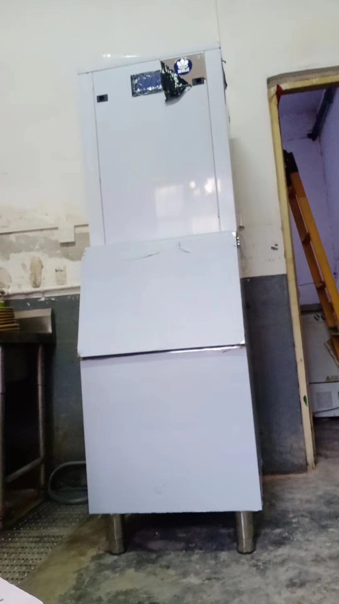 200公斤雪花制冰机已交付陕西安康市《友间别院餐馆》