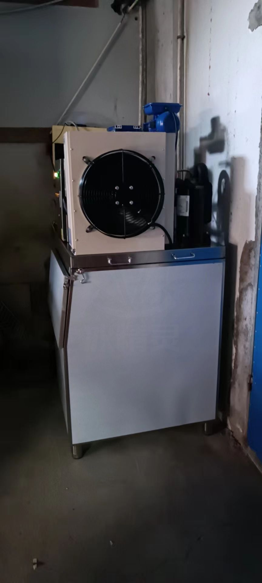 300公斤片冰机已交付湖北省荆门京山市《仟佰汇超市 》