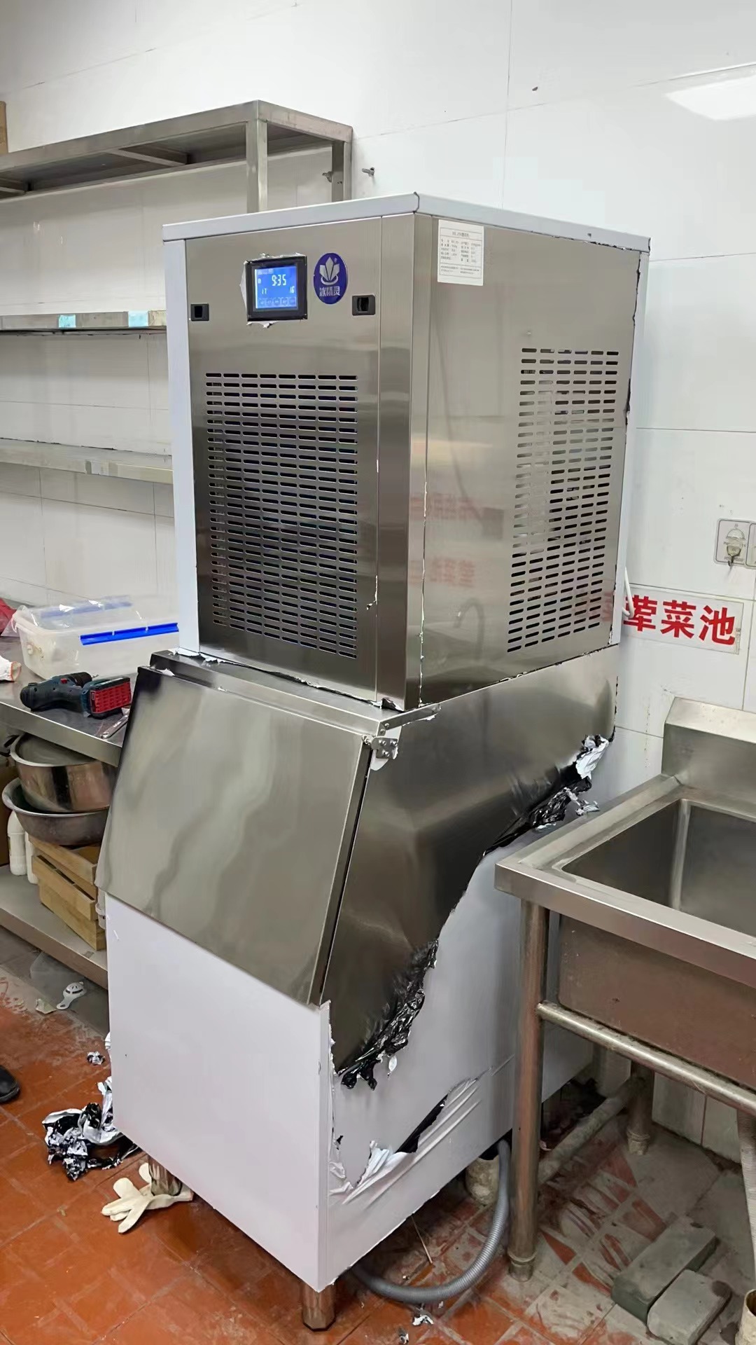 250公斤雪花制冰机交付江苏句容《渝来顺小郡肝火锅》