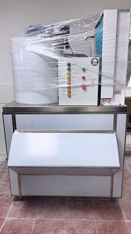 冰精灵1吨片冰机交付徐州鼓楼某自助餐厅使用(图1)