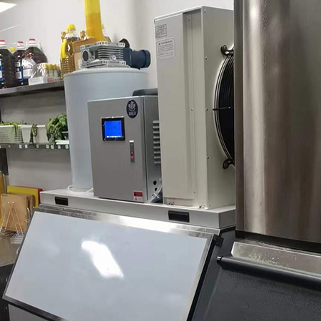 1000公斤片冰机交付福建自助餐使用