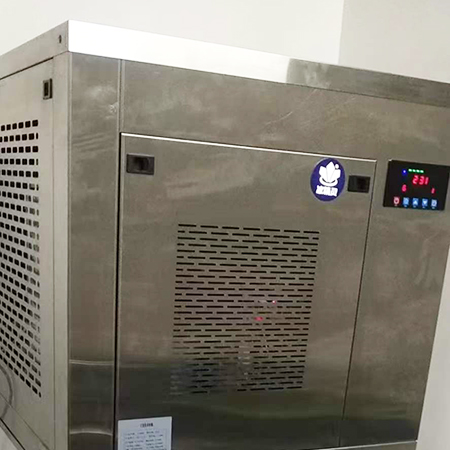 300公斤带外罩片冰机交付惠州某百货公司使用