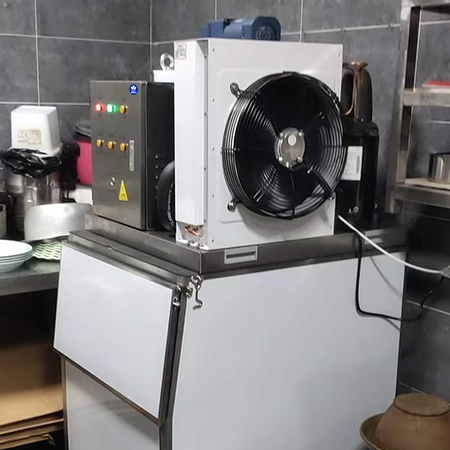 300公斤片冰机交付四川达州某餐厅使用