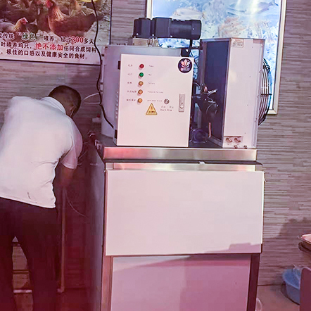 300公斤片冰机交付深圳某餐饮店使用