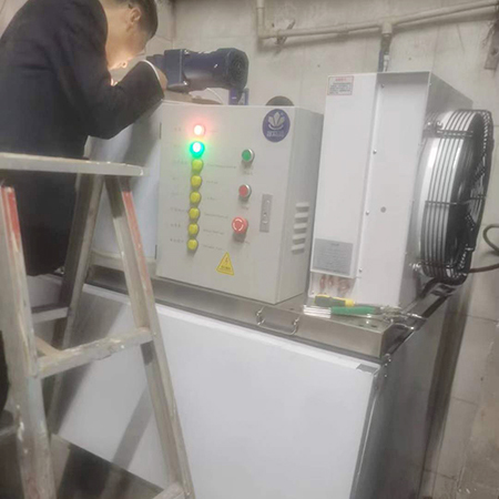500公斤片冰机交付湖南长沙某酒店使用
