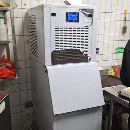 150公斤雪花制冰机交付浙江台州某火锅店