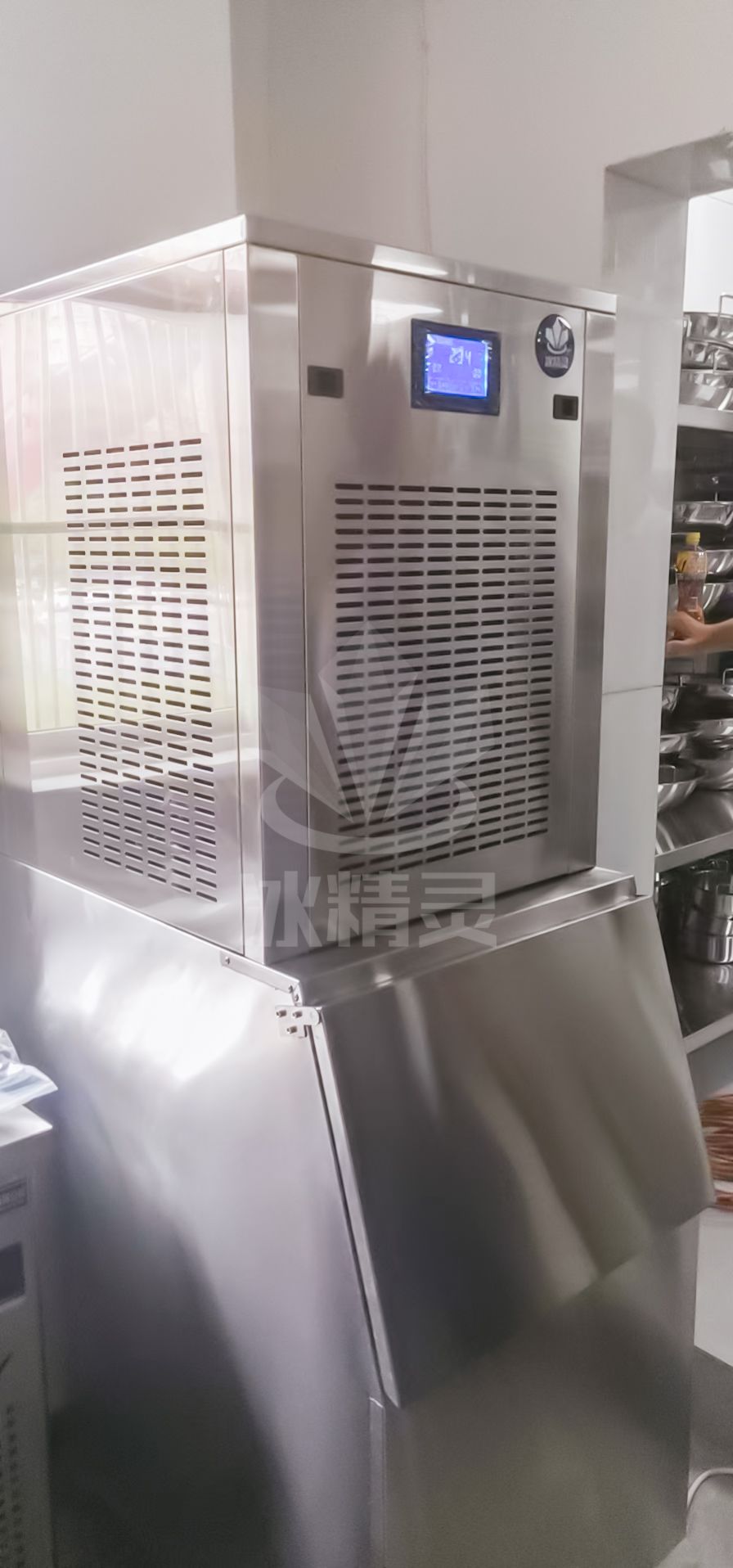 300公斤雪花制冰机已交付陕西咸阳《蓝波湾壹号酒店》 