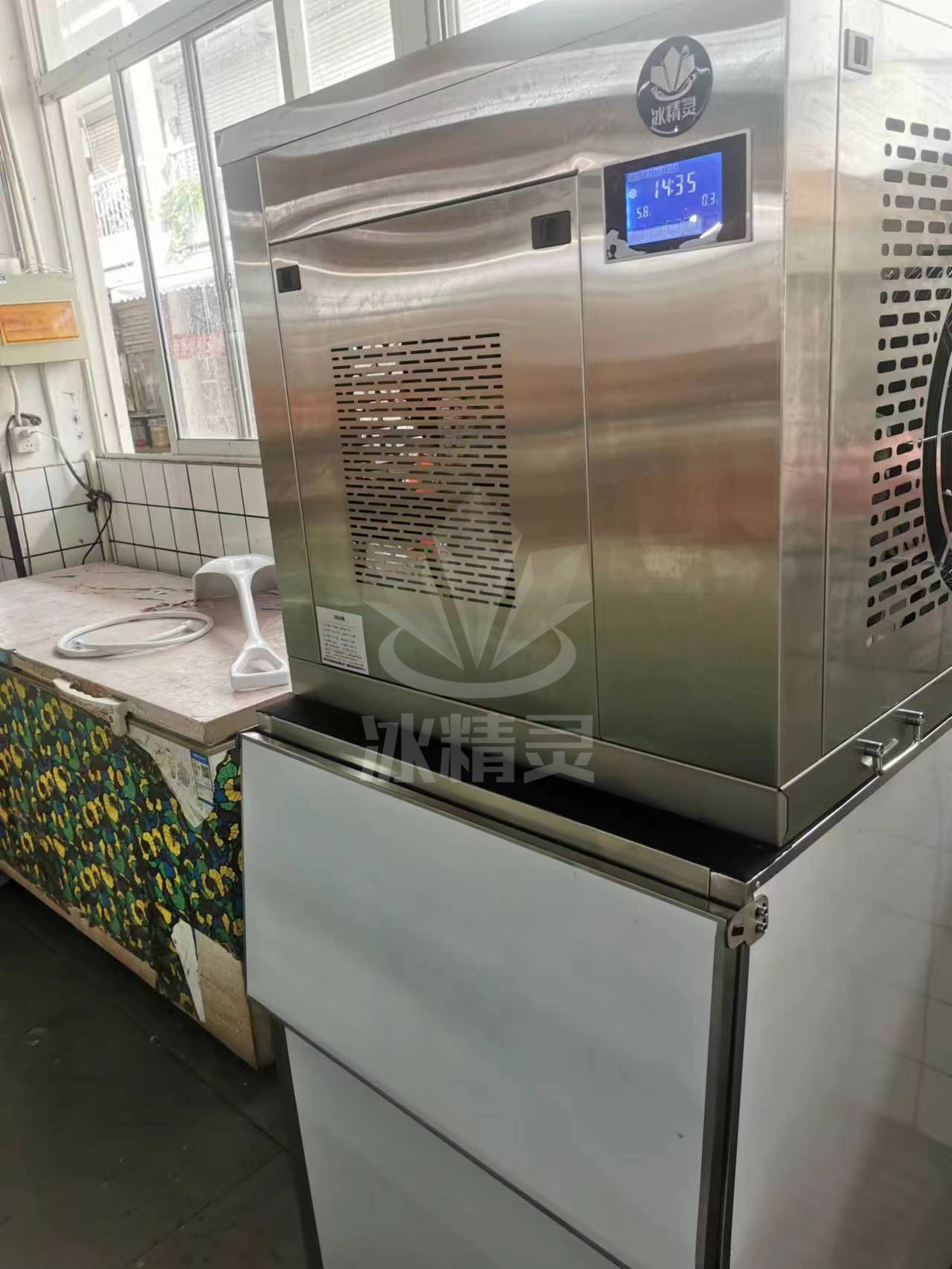 300公斤片冰机已交付江苏省张家港市晨阳集贸市场《小夏鲜鱼滩 》 