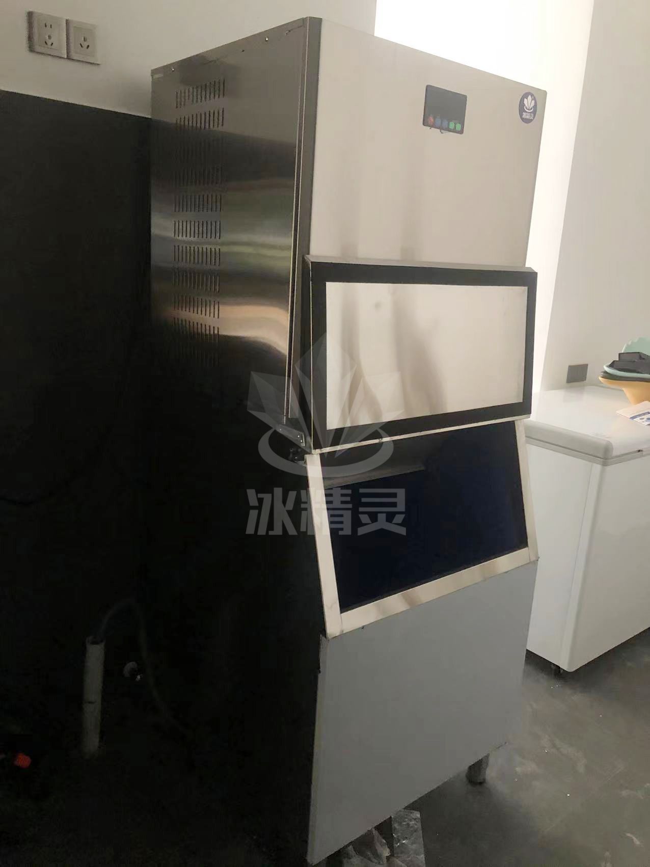 500公斤方块制冰机已交付湖南长沙市岳麓区恒大御景湾商铺