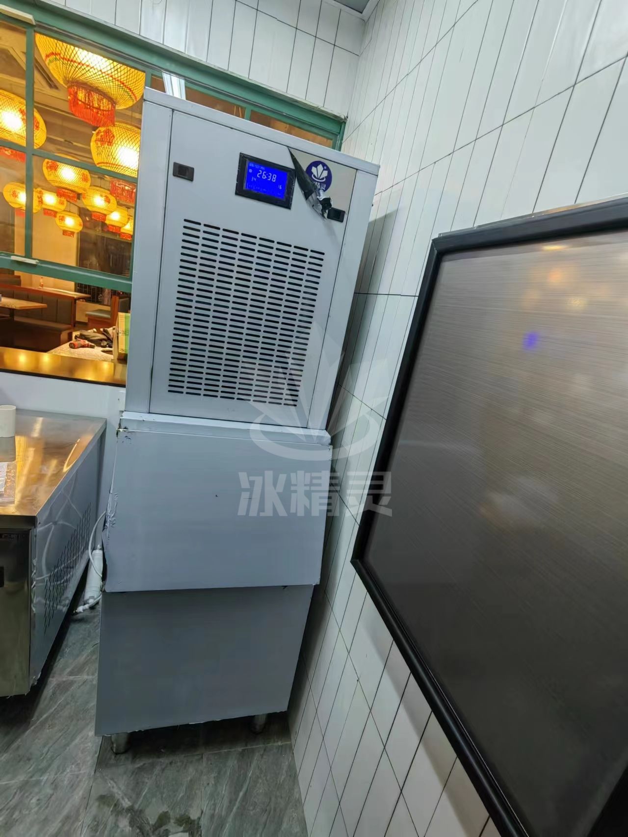 200公斤花雪花碎冰颗粒制冰机已交付江苏太仓《禾禧泥炉火锅》