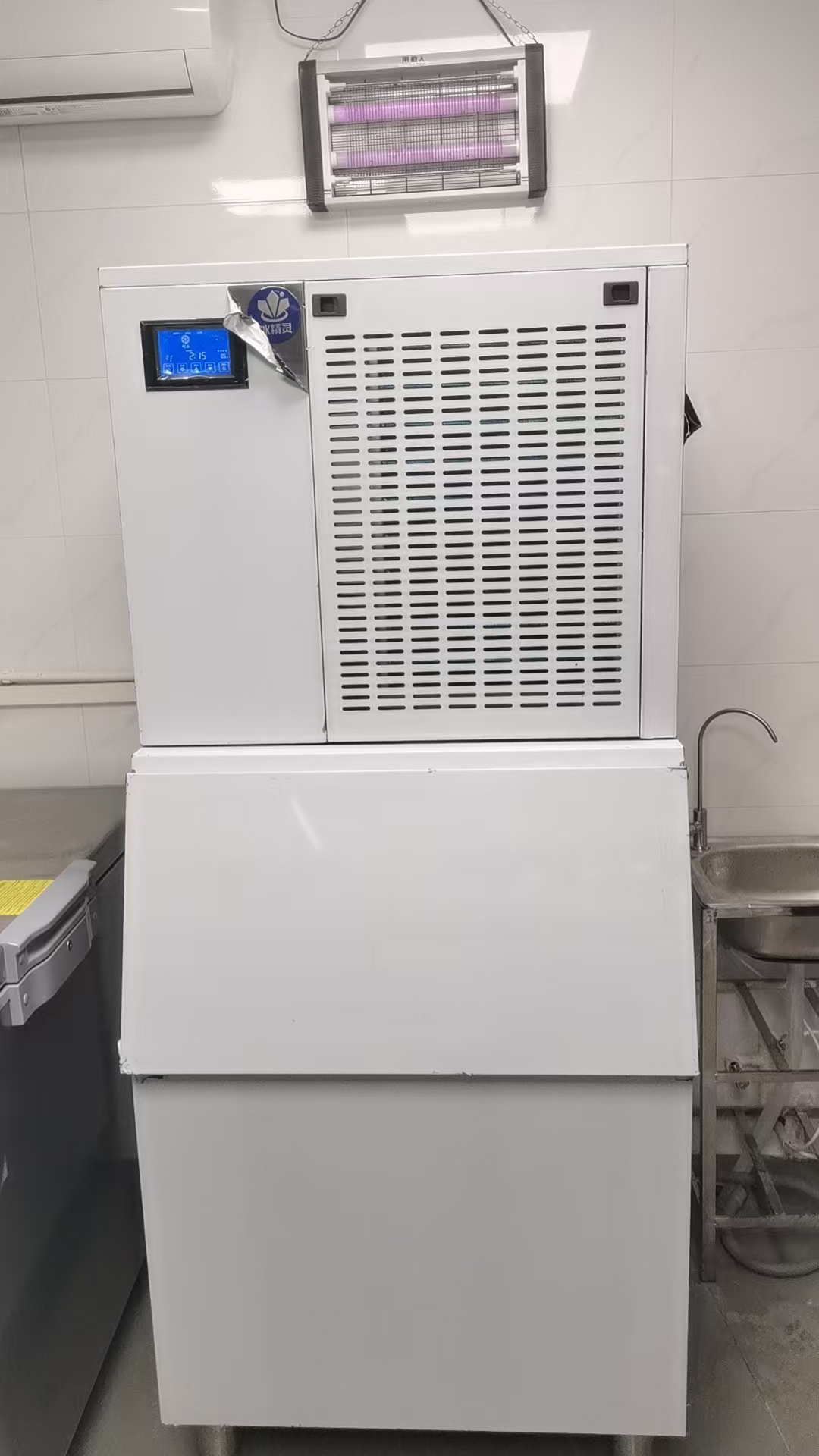300公斤纯雪花制冰机交付广东江门《杰仔海钓刺身店》