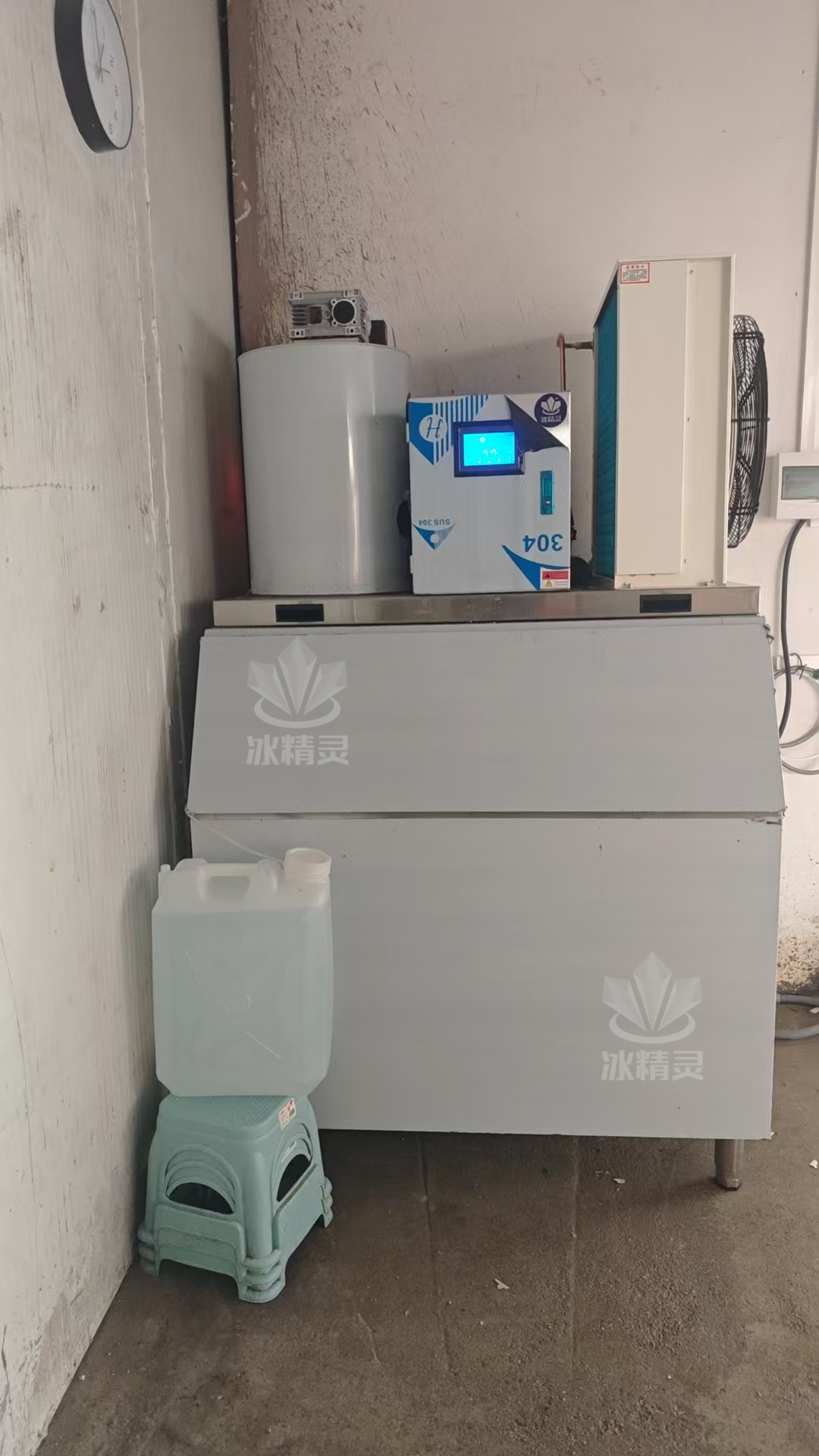 1吨片冰制冰机交付广西南宁市《蚝市水产》