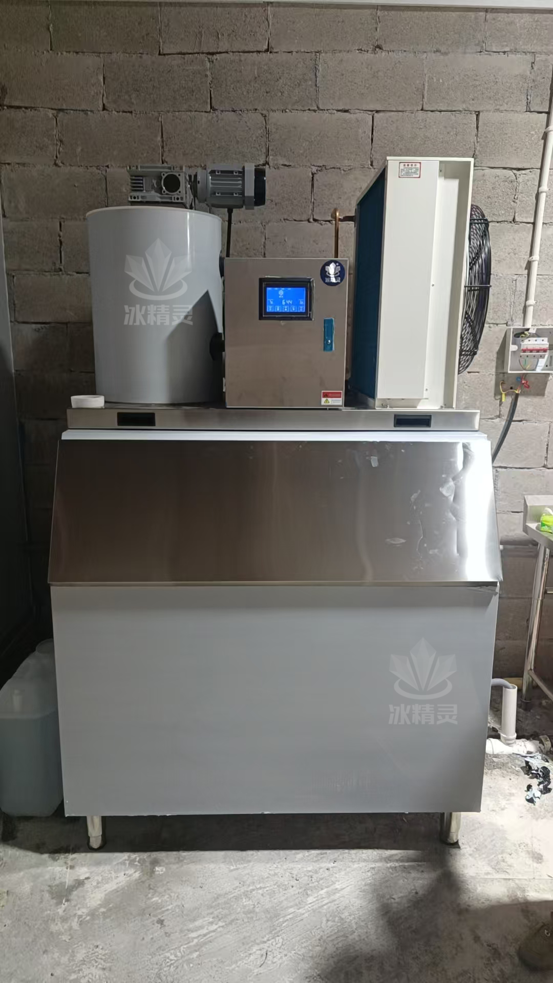 1吨片冰制冰机交付广西柳州市《蠔市水产》