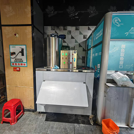 2吨片冰制冰机交付江西上饶市《嘉百乐超市》